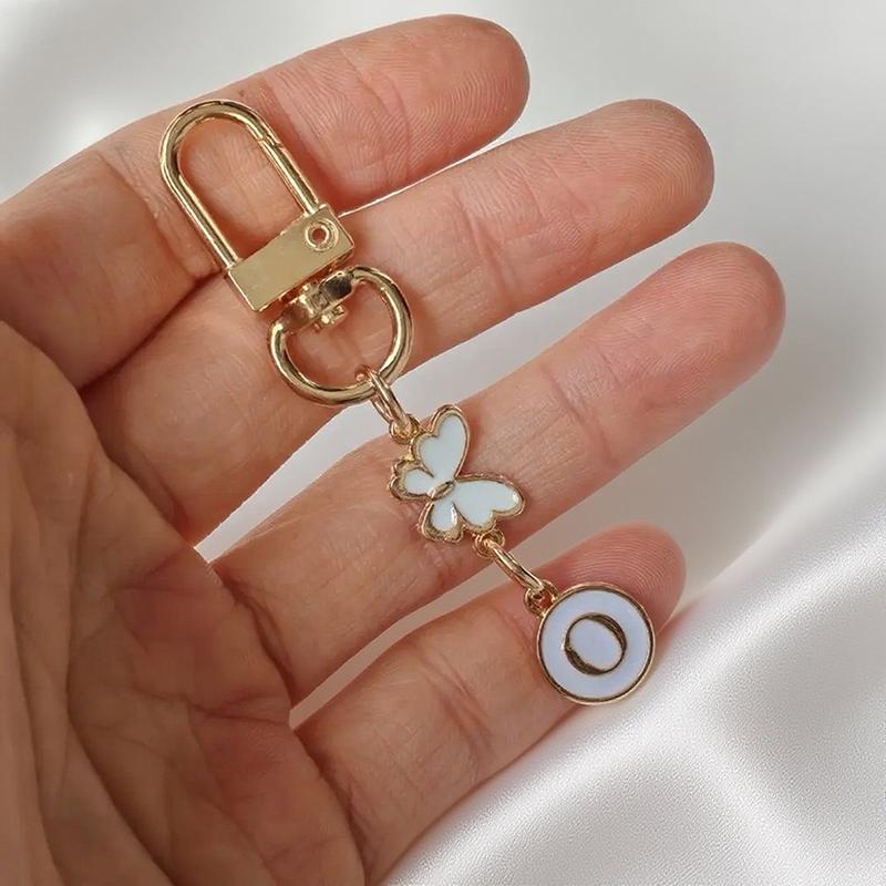 Metalowy Brelok z Literą Motyla A-Z 26 Liter Brelok Urok Uchwyt na Klucze Samochodowe Zawieszka do Torby Akcesoria Biżuteria Prezent