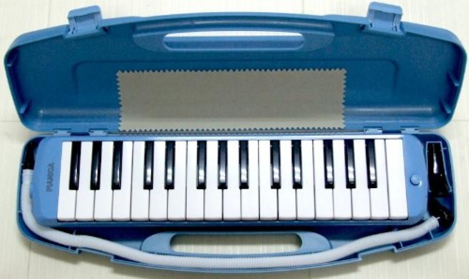 

TOKAI BLUE Pianica Keyboard Harmonica P-32