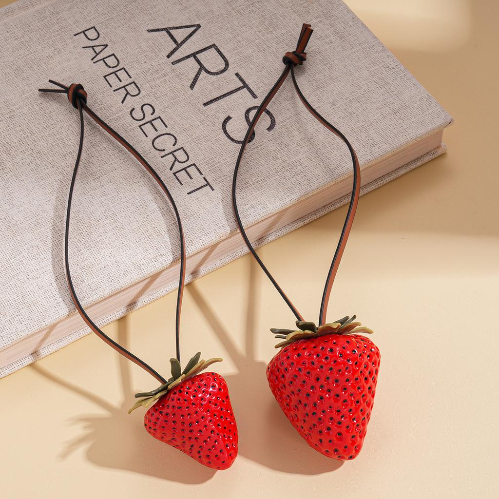 Creative Leather Resin Strawberry Pendant Sweater Chain Vacation Style Niche Unique Necklace
