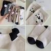 1 Paar Niedliche Damen Socken Welpen Socken für Damen Tiermuster Baumwollsocken mit Fellbommel Lustige Mittelhohe Socken Calcetines Mujer