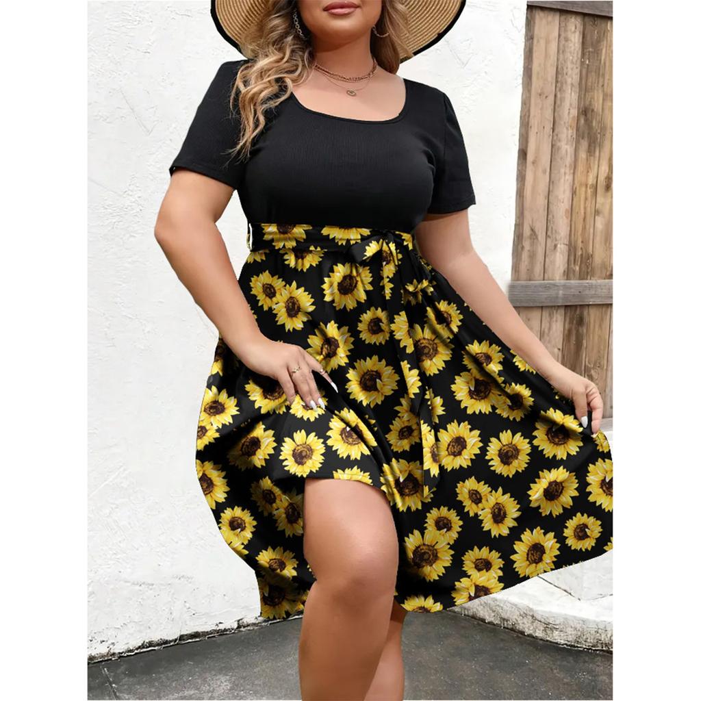 Women's Fashionable And Trendy Round Neck Short Sleeved Waist Print Dress In Plus Size