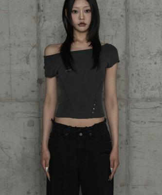 ETRE AU SOMMET Pigment Damage Panel Short Top (Dark Gray)