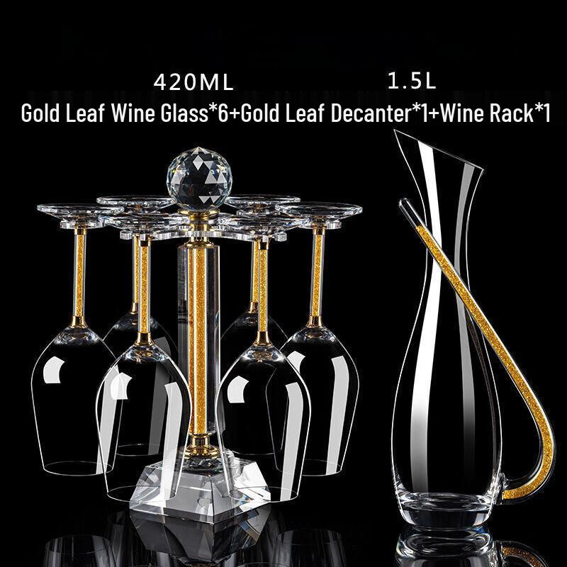 

Набор из бокала для вина и графина из хрусталя с золотой фольгой.