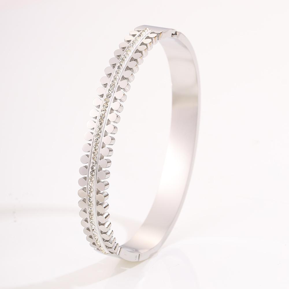 Titanium Steel Non-fading Women's Light Luxury Personalized Design Gold Fashion Trend Jingle