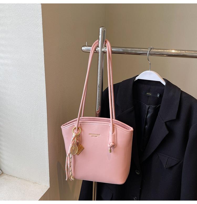 Premium Textured Small Bag Women's New Summer Commuter Versatile Shoulder Bag Fashionable Portable Bucket Bag