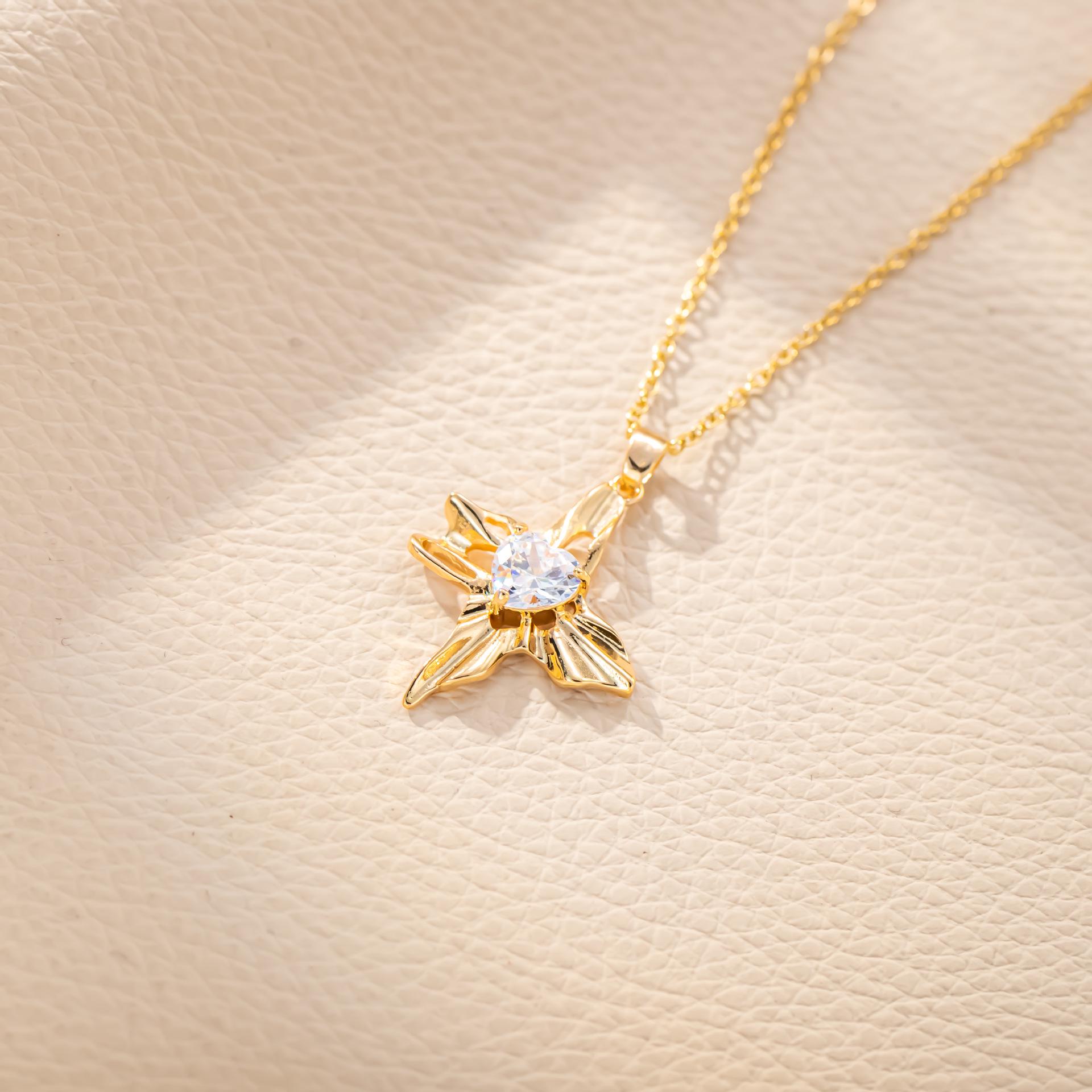 New Style Zircon Heart Cross Pendant Necklace - Retro Clavicle Chain Jewelry for Women золотой
