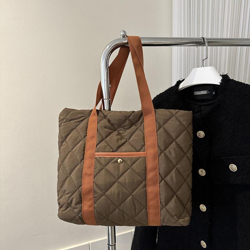 

хлопковая одежда большая сумка женская ромбовидная пуховая хлопковая легкая сумка-тоут новая большая вместительная сумка на плечо 40*32*28,5*10cm коричневый