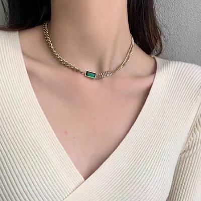 Nuova collana retrò in acciaio al titanio corta con zirconi smeraldo a doppio strato, semplice catena con clavicola da donna
