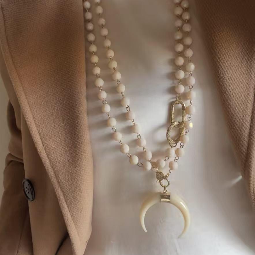 Hot-selling glass beaded necklace, double-layered diamond-encrusted acrylic crescent pendant, exaggerated jewelry.