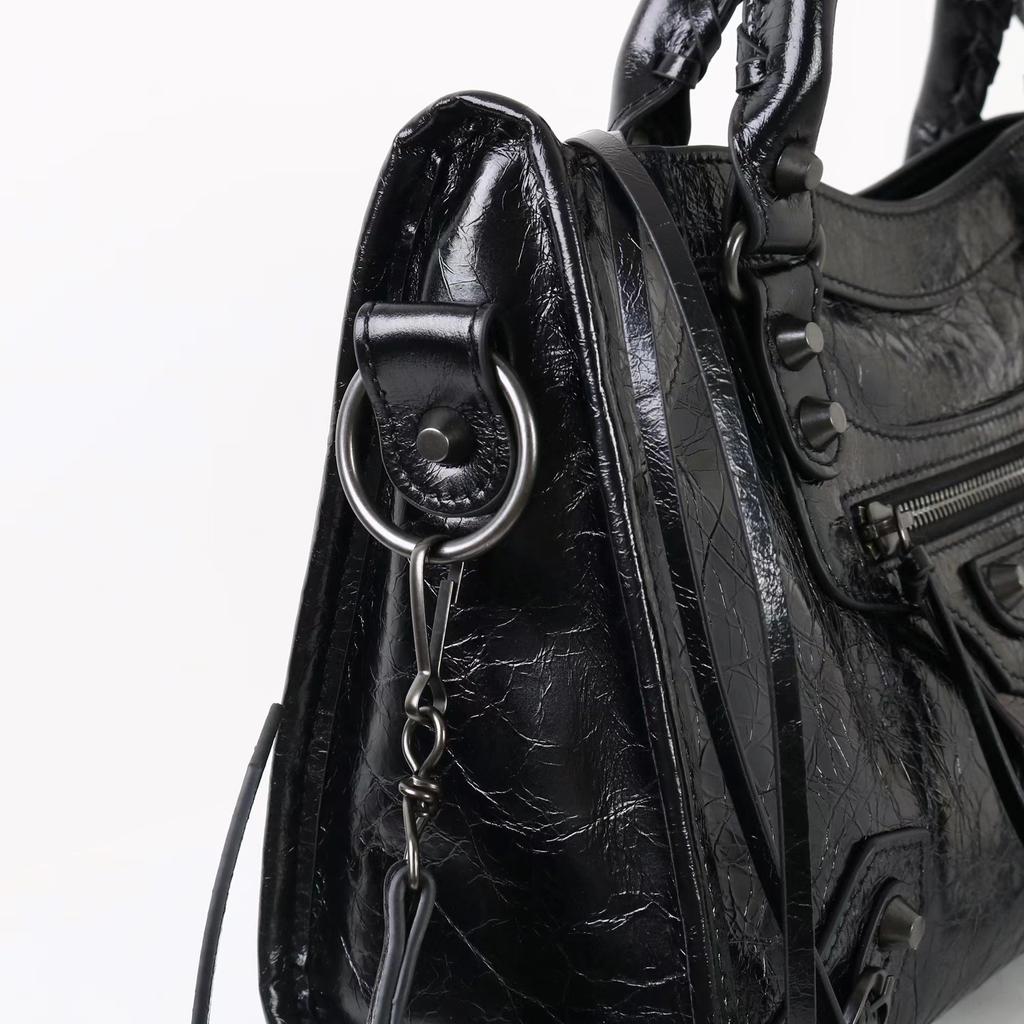 New retro versatile rivet locomotive bag head layer soft leather hand bag sweet cool spice girl style shoulder messenger bag