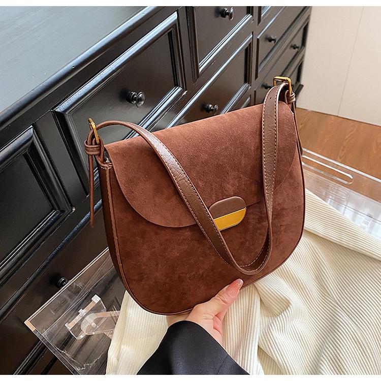 

Выбор высококачественной текстуры, замшевые женские сумки демонстрируют свой нишевый шарм