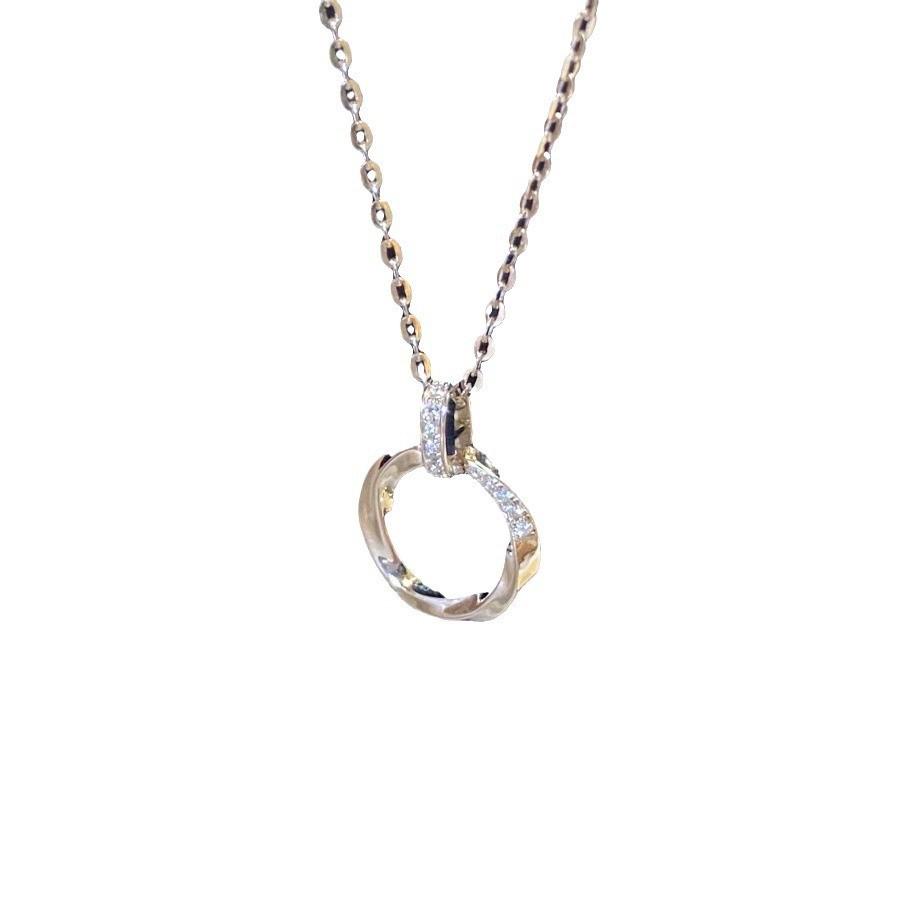 Women's Light Luxury Mobius Ring Clavicle Chain Necklace – Stylish, Niche Design Accessory