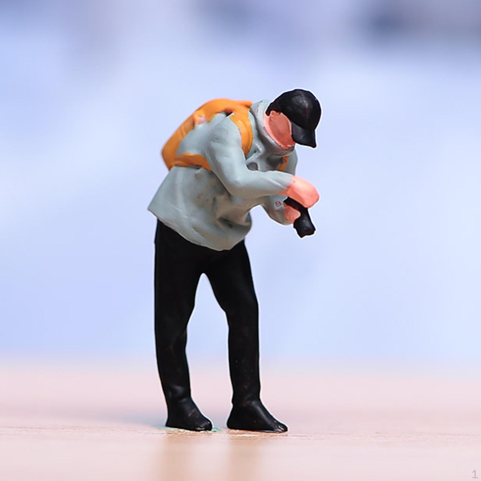 1:64 Scale Photographer Figure Miniature Figurine Resin Realistic Photo Prop Tiny People Model for