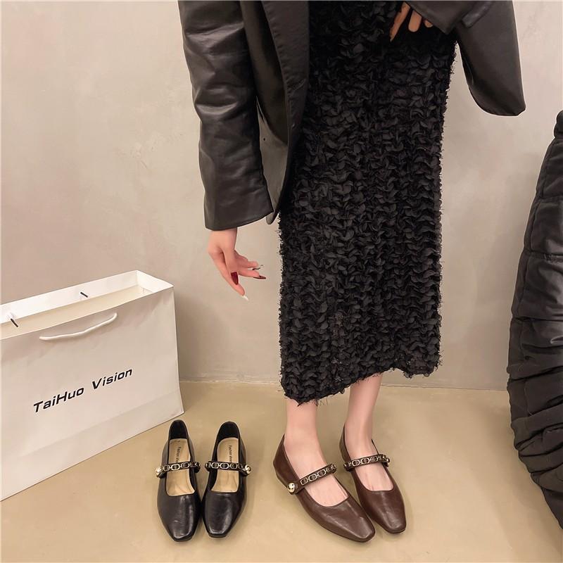 French retro single shoes women's 2025 spring new low-heeled square head fashion one-word buckle with shallow mouth Mary Jane shoes