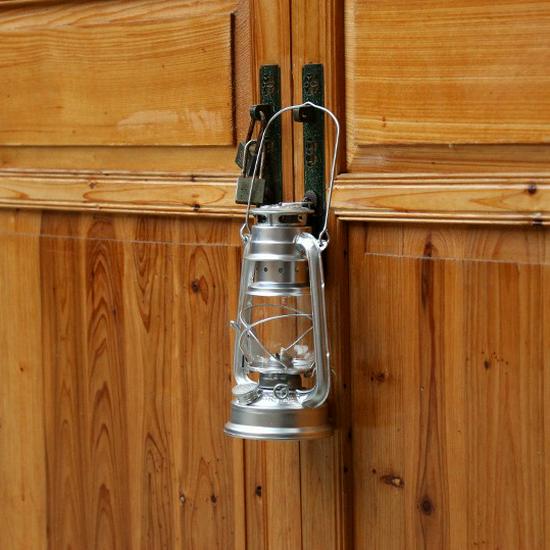 Vintage 25cm Mediterranean Hurricane Kerosene Lamp - Retro Decorative Hanging or Camping Lamp