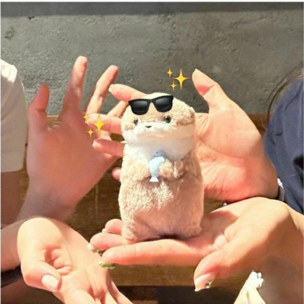 Simpatici portachiavi a forma di lontre che tengono in mano un pesce, in peluche, leggeri, pendenti, per zaino scolastico, portachiavi, bambola, giocattolo, regalo, 11 cm