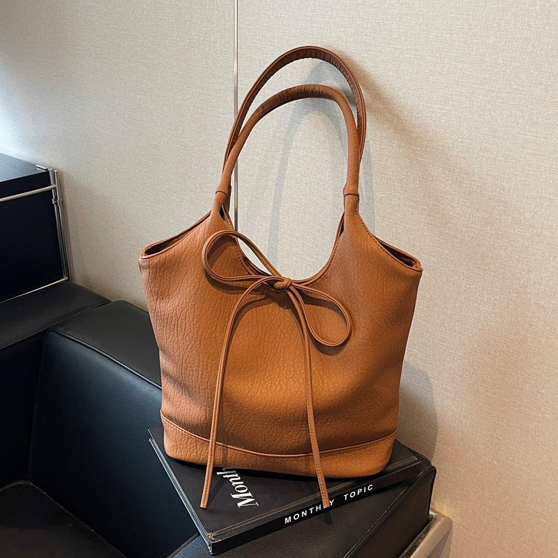 

Міська сумка великого місткості, нова жіноча універсальна сумка на плече в іноземному стилі 2024 року, портативна сумка високого класу коричневий