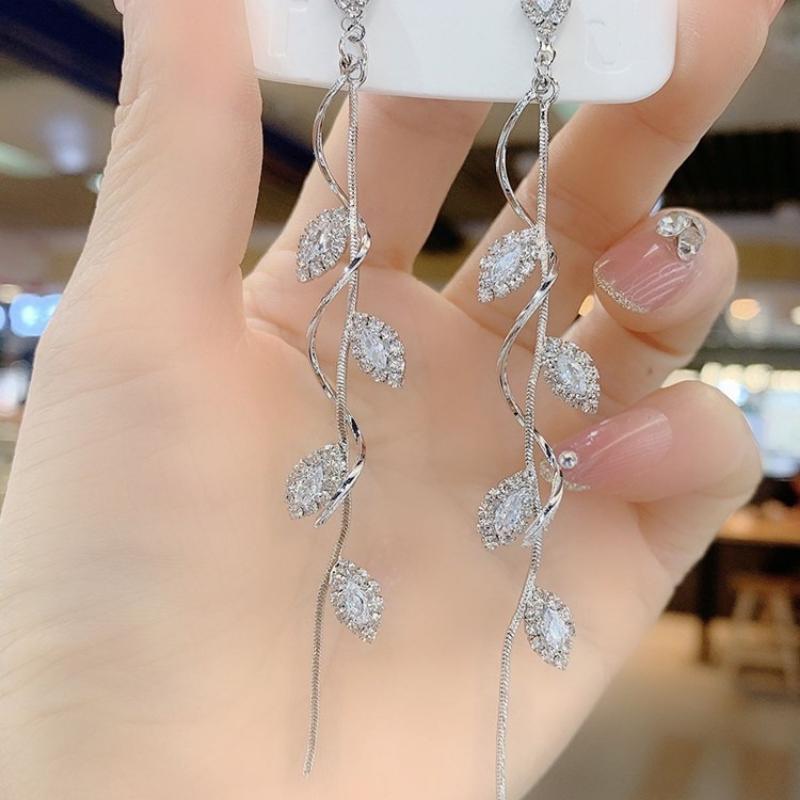 Fashionable Spiral Leaf Earrings with Long Style and Versatile Temperament, New Trendy and Personalized Earrings