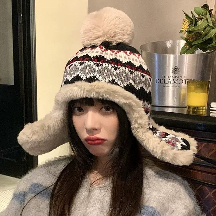 Wool hat female retro shows small face, winter plush thickened warm riding ear protection cold Lei Feng hat tide
