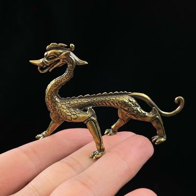 Statua di drago demone in rame, piccolo ornamento, statuette vintage di bestie in metallo, accessori per decorazioni da scrivania, artigianato per la casa