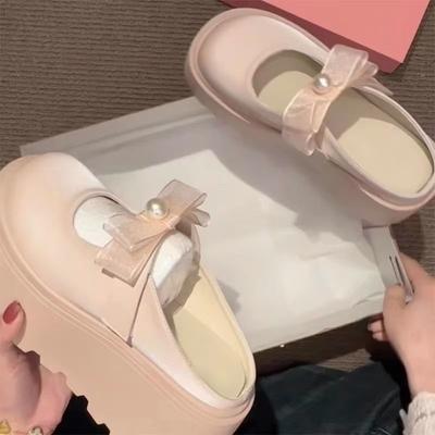 2025 Frühling und Sommer Baotou Erhöhungsslipper mit dicker Sohle Muffin Halbslipper sind nicht fußmüde mit neuen koreanischen Röcken für Damen