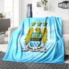 Fotbalová deka Manchester Crest z flanelu, měkký polyester, moderní design, celoroční pro kempování, cestování, dárky k svátkům nebo narozeninám
