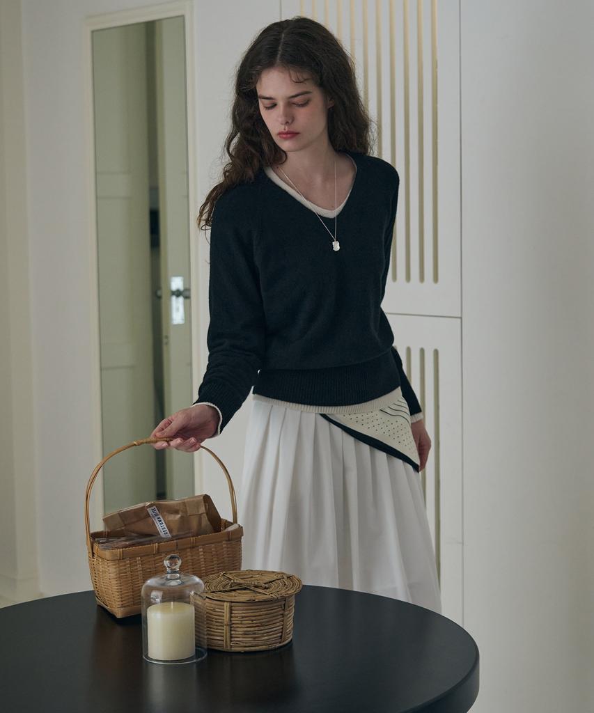 Deuloupisumeon Softy Cashmere Wool Blended V-Neck Knit [Ivory]