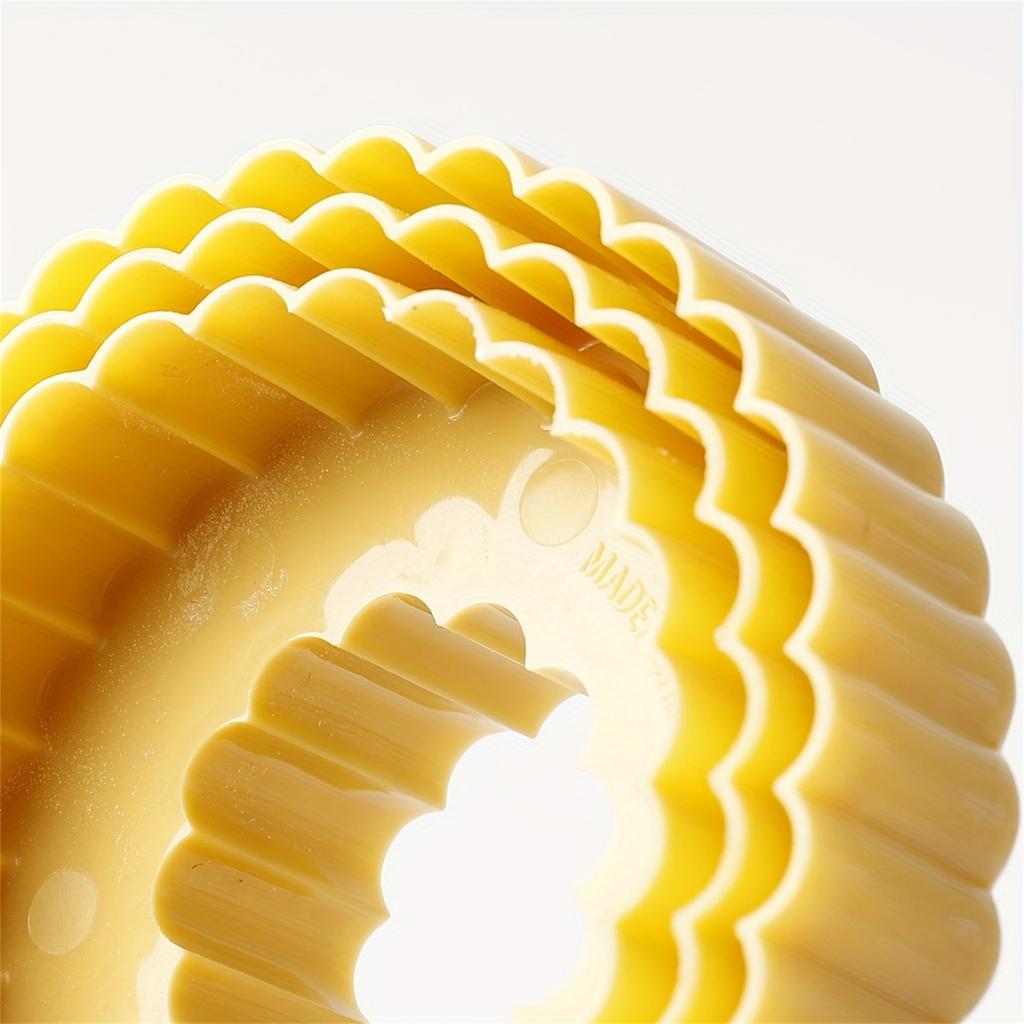 A Set Of 3-piece Plastic Cookie Mold Baking Shaping Tools