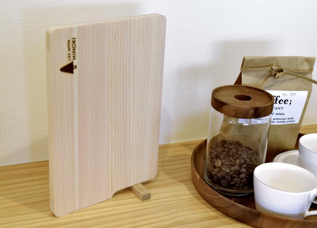 Umezawa Wooden Cutting Board Tono Hinoki Freestanding Stand Type 27 x 18 x Thickness Made in Japan 444301 1.5cm