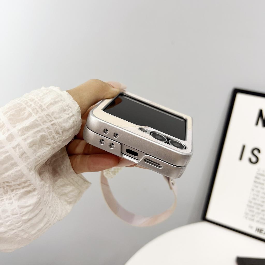 For Samsung Galaxy Z Flip5 5G Case Retro Rhombus PU+PC Phone Cover with Love Pendant and Strap