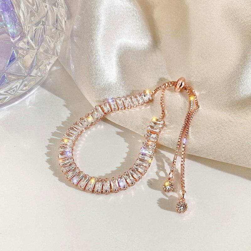 Quadratisches Zirkonimitat-Kristall-glänzendes Armband, verstellbares Damen-Schmuckgeschenk