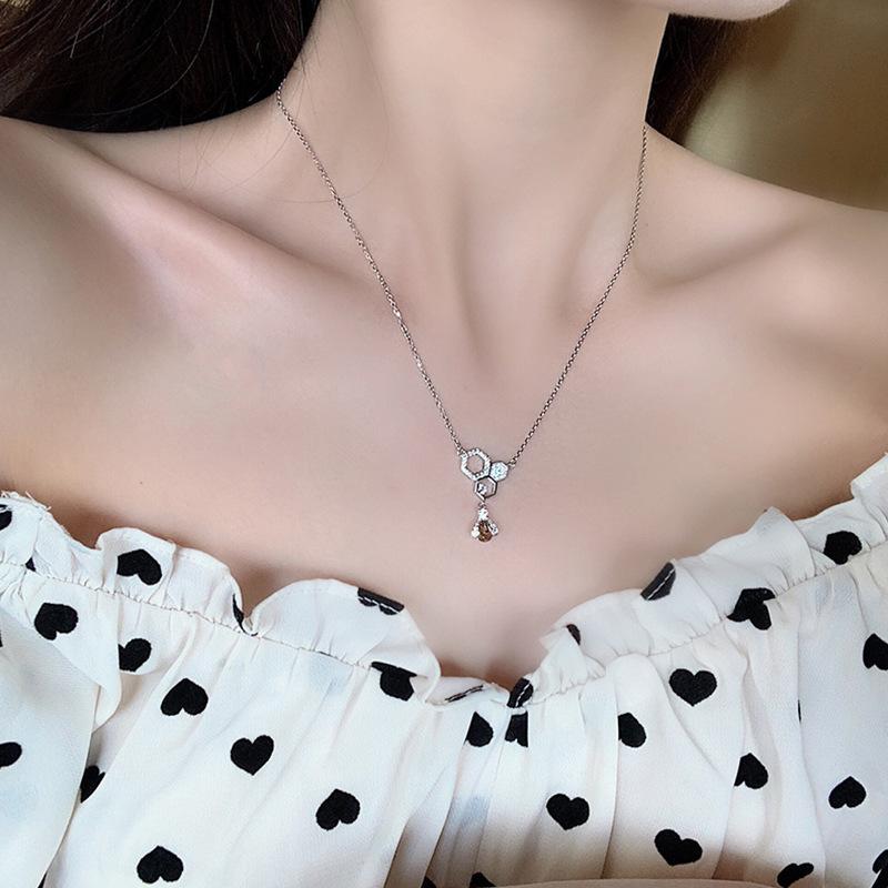 Personalized European and American Jewelry Korean Version of Little Bee Zircon Necklace