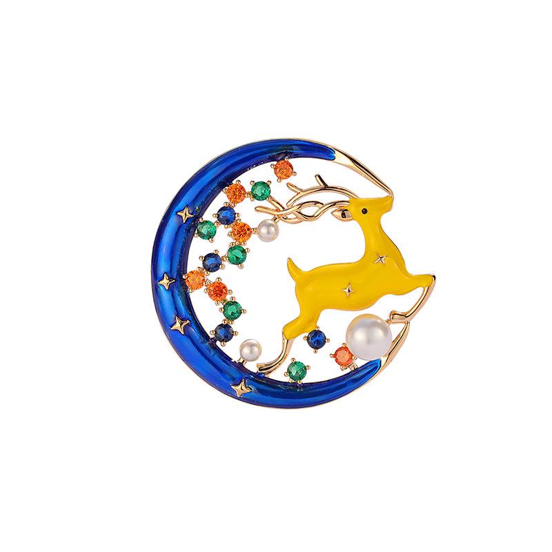 Elegant Elk Christmas Cartoon Brooch with Pearl Accent