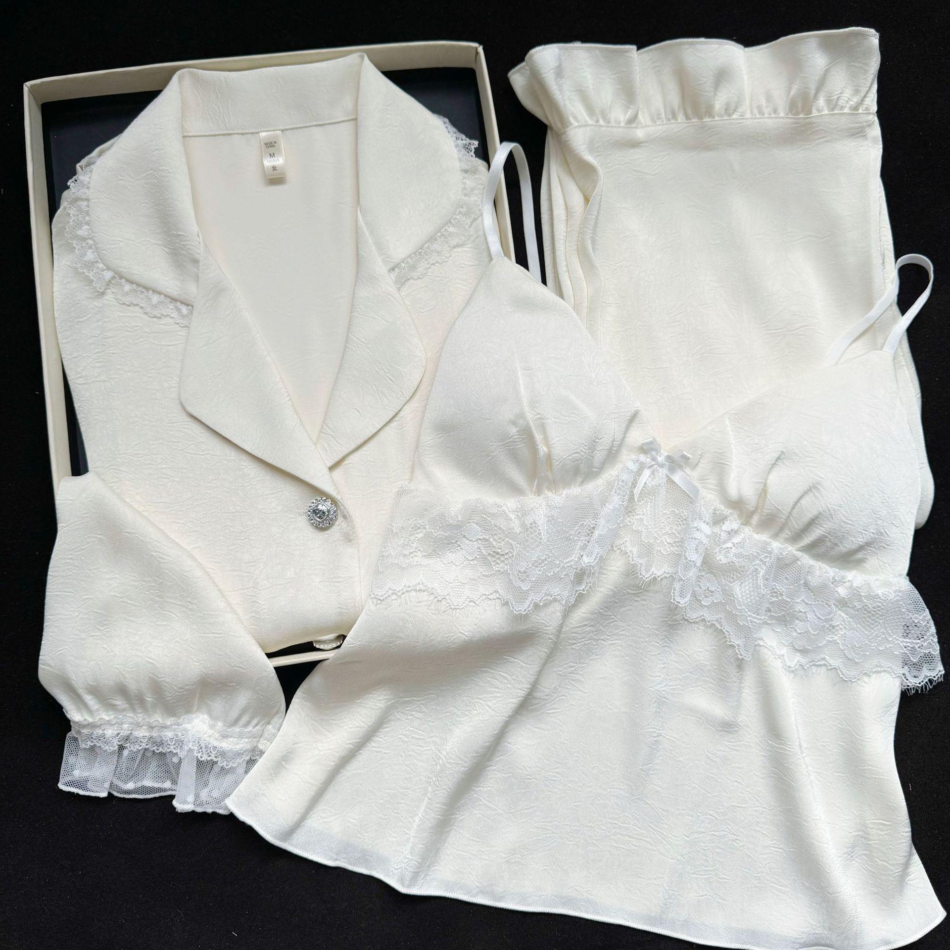 Women s Floral Print Ice Silk Pajama Set: Sweet Style Camisole with Built-in Bra & Long Sleeve Top Medium бежевый