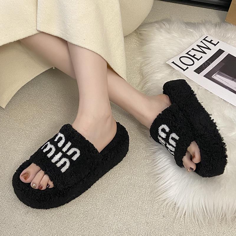 Thick-bottomed letter fluffy slippers women's outerwear 2025 new autumn and winter lamb fluffy fashion home cotton slippers