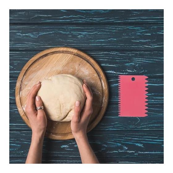 Amosfun Plastic Curved Flat Dough Scraper, Ideal for Cleaning Kitchen Bowls and Cutting Boards, No Damage, Useful Kitchen Goods, Set of 3