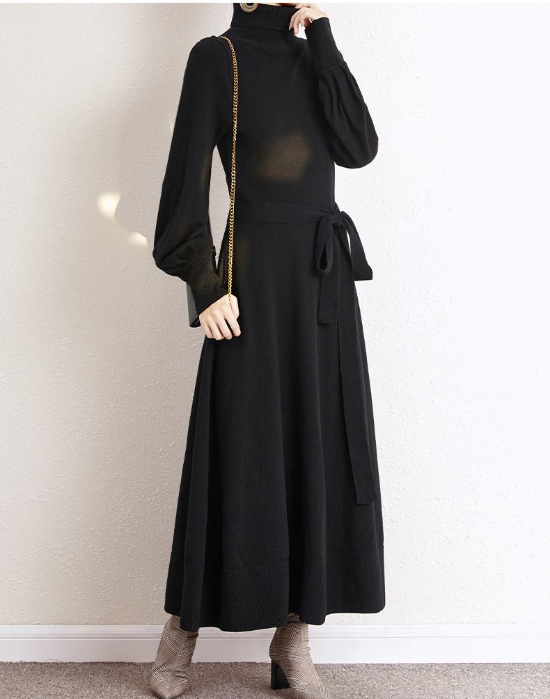 Rochie pulover tricotată cu guler înalt, mâneci tip felinar, croială mulată, cu curea lungă