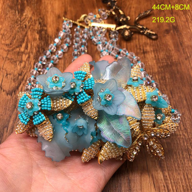 

Vintage Medieval Jewelry Hand-woven Heavy Industry Design Three-dimensional Flower Necklace Multi-layer Beaded Elegant and Versatile