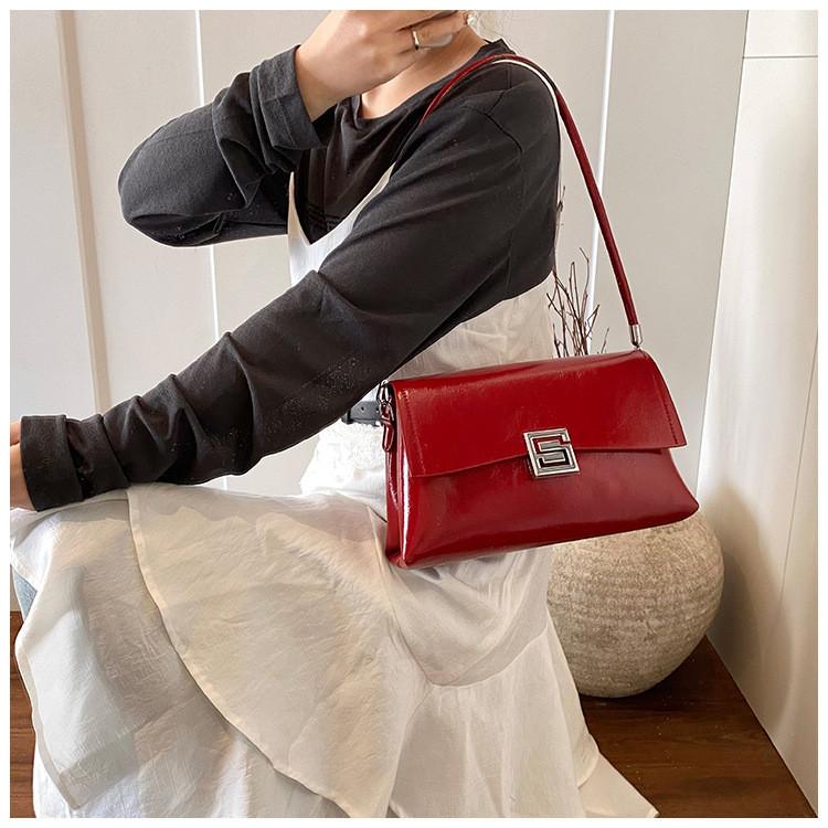 IELGY Ladies Retro Casual Small Square Oil Wax Leather Messenger Bag