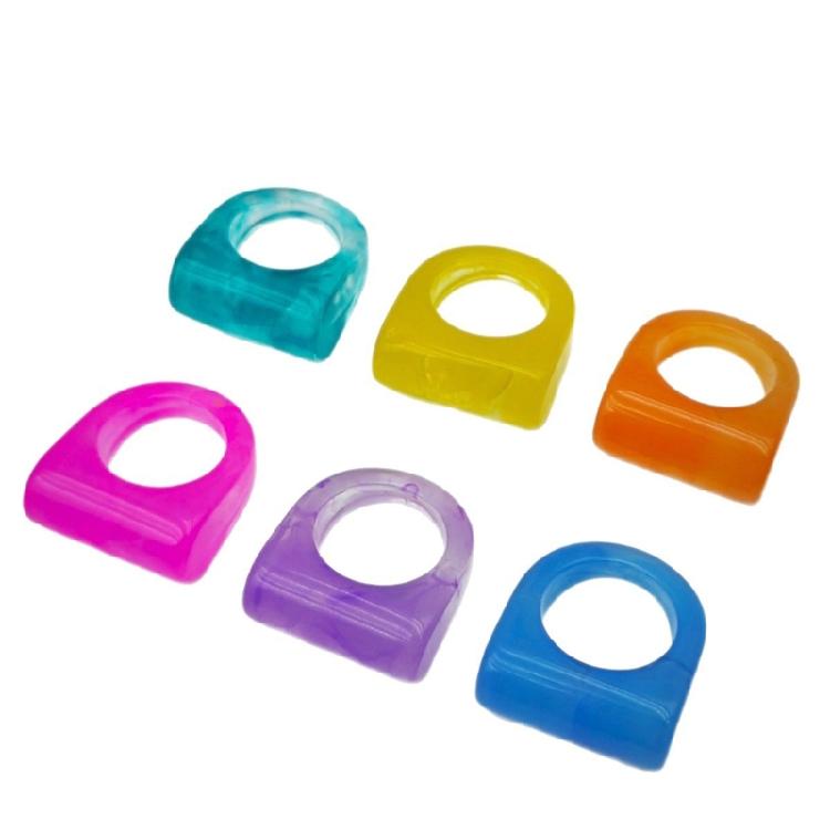 Kolorowe żywiczne pierścionki geometryczne Solidny dodatek do codziennych stylizacji