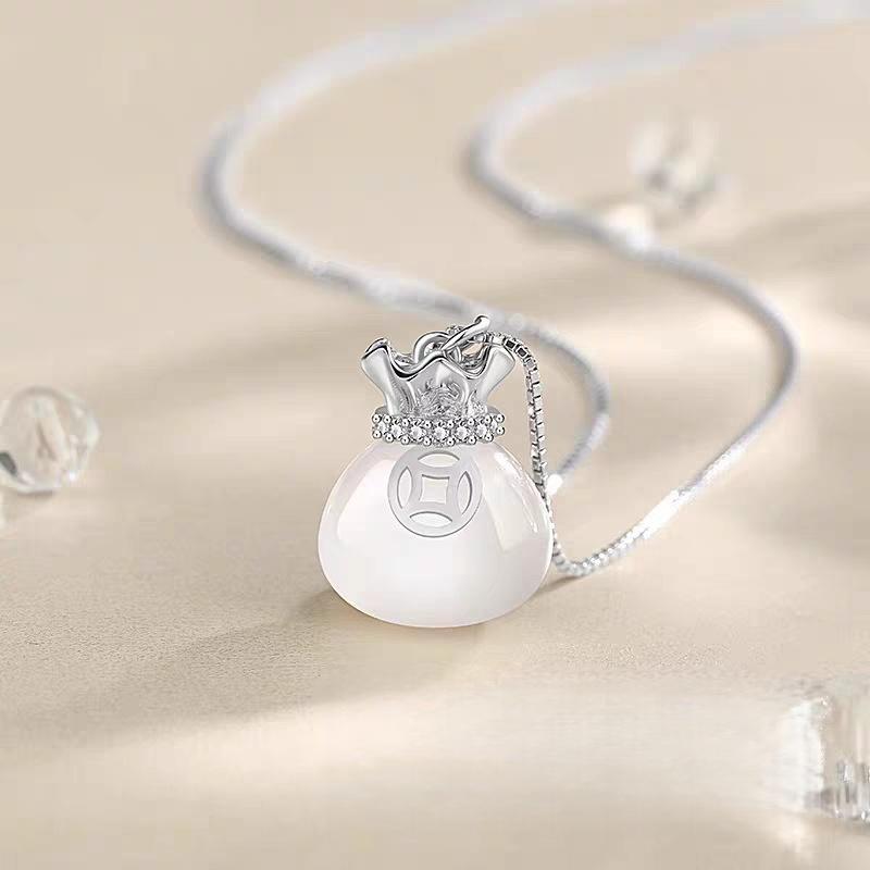 Elegant Lucky Bag Design Women'S Necklace With White Imitation Jade Pendant Fashionable Gift For Best Friends