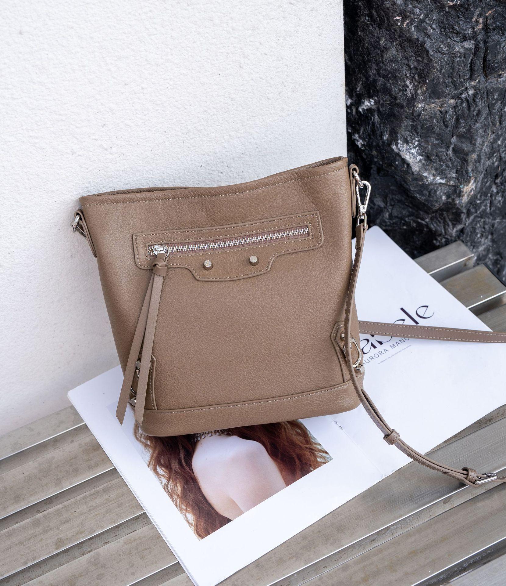 

Drop Pattern First Layer Cowhide Bucket Bag Head Bag Popular Fashion Shoulder Crossbody Practical Soft Leather Vegetable Basket Locomotive Bag