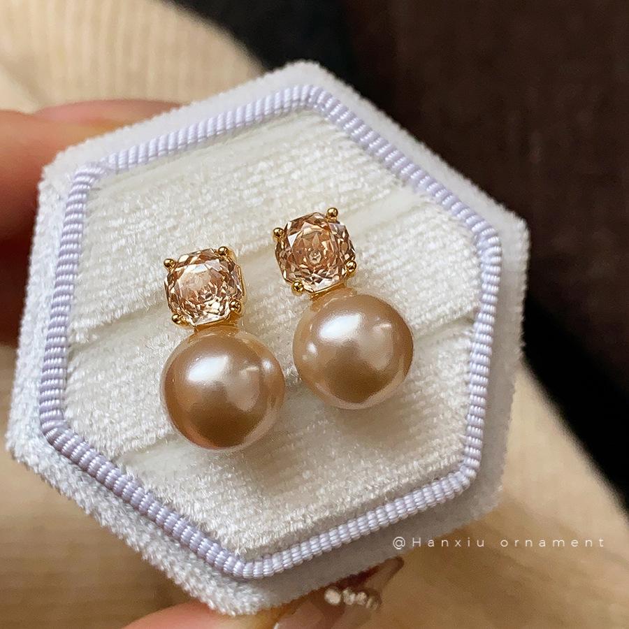 Gold-Plated Zircon Pearl Stud Earrings – Luxurious, Versatile & Fashionable Design