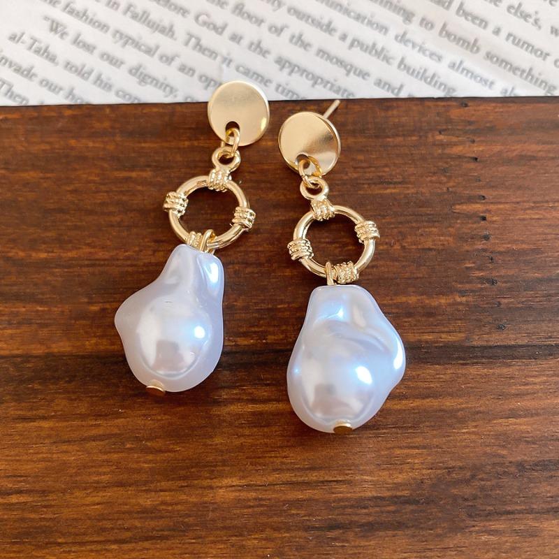 French retro silver needle irregular pearl stud earrings elegant temperament gentle earrings light luxury high-end versatile earrings