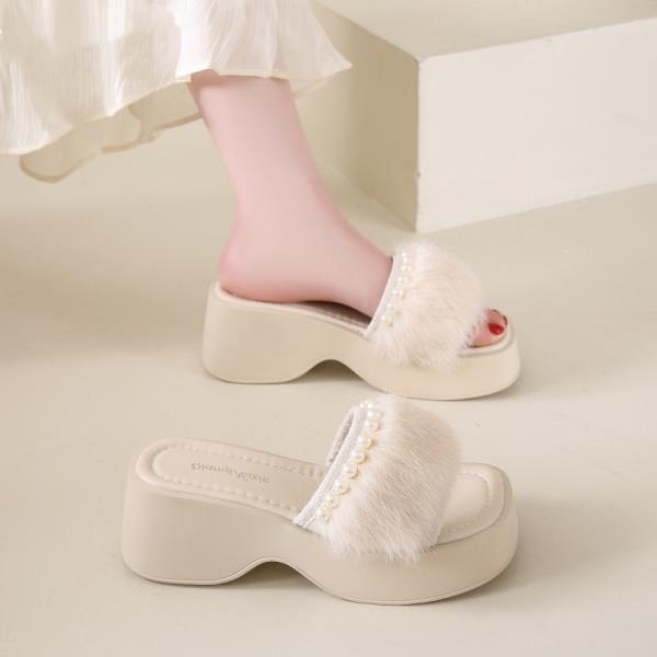 

Модная обувь Плюшевые тапочки для взрослых Слиперы Женские шлепанцы Модная платформа Шнуровка Бусины Мех 2025 Мягкие Роскошные Летние Домашние тапочки Pla 35