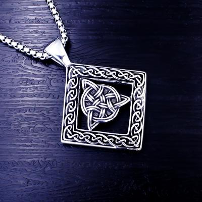 Collier Style Viking Triangle d'Odin Pendentif