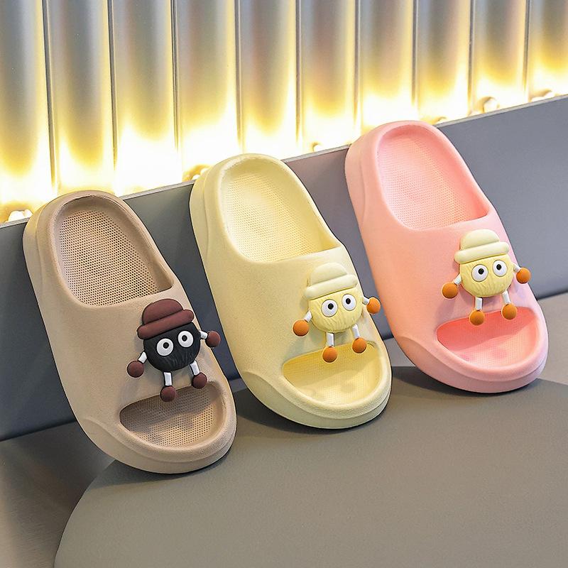 Children's Summer New Cartoon Bathroom Non-Slip Soft Sole Indoor Home Slippers for Boys and Young Children.