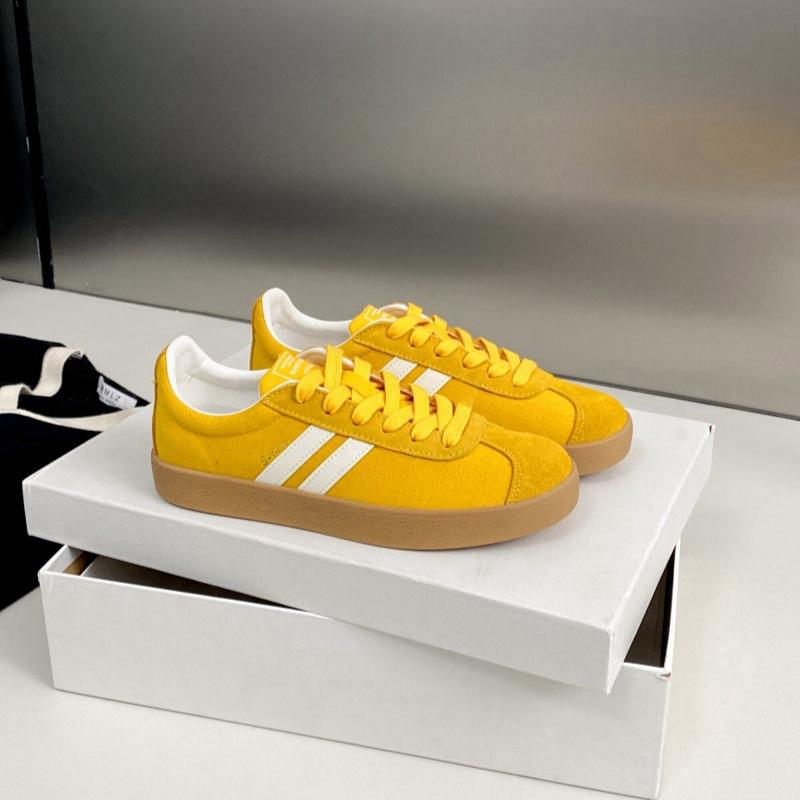 

Ретро классические немецкие тренировочные кроссовки женские 2025 новые универсальные цветовые сочетания повседневные спортивные кроссовки кожаные на плоской подошве кроссовки «Форрест Гамп» кеды 35