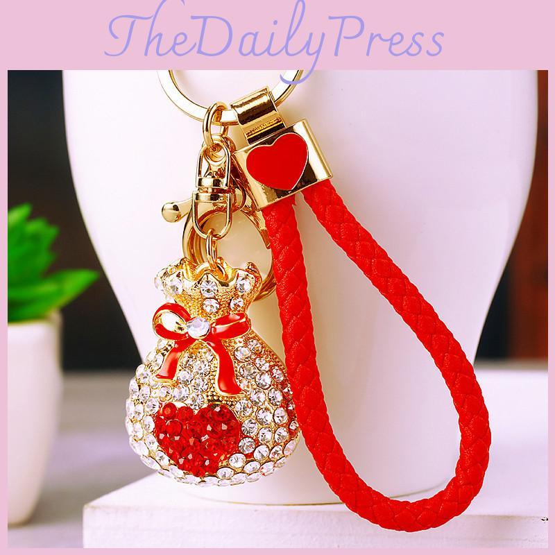 Sparkling Heart Shaped Lucky Charm Keychain For Women Stylish Metal Key Ring Gift