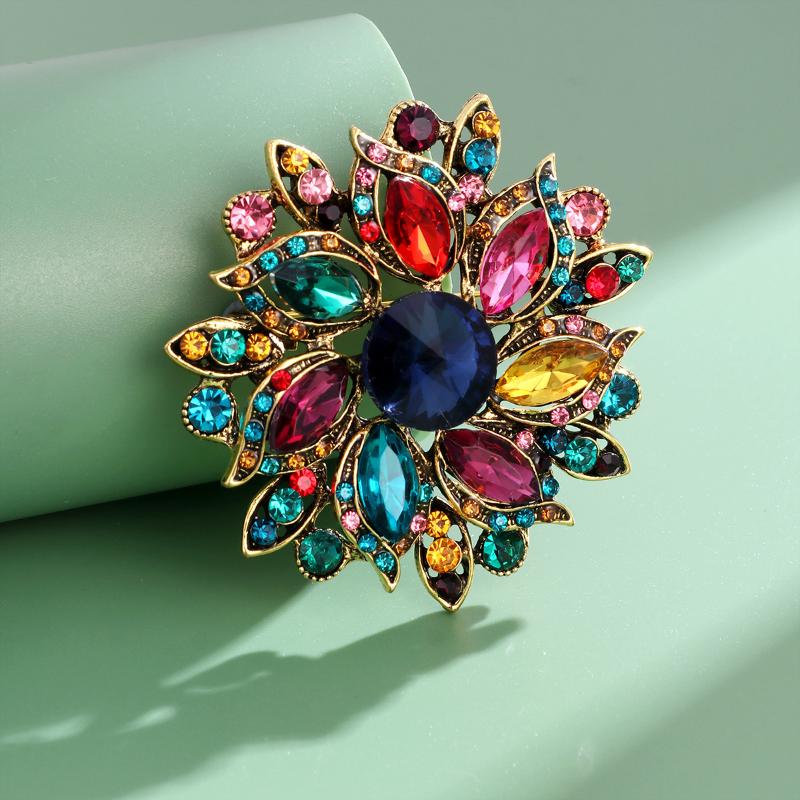 1 Stück Kreative Kristallglas-Anstecknadeln Stilvolle Strass-Blumenbroschen Für Damen Veranstaltung Lustig Luxusgeschenke Neujahr Freunde Dekoration